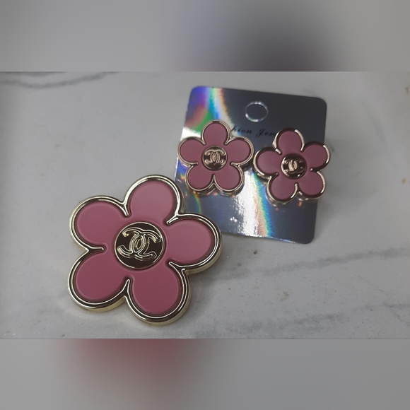 Pink Flower Earrings and Brooch Set🩷🌸 - Picture 2 of 5
